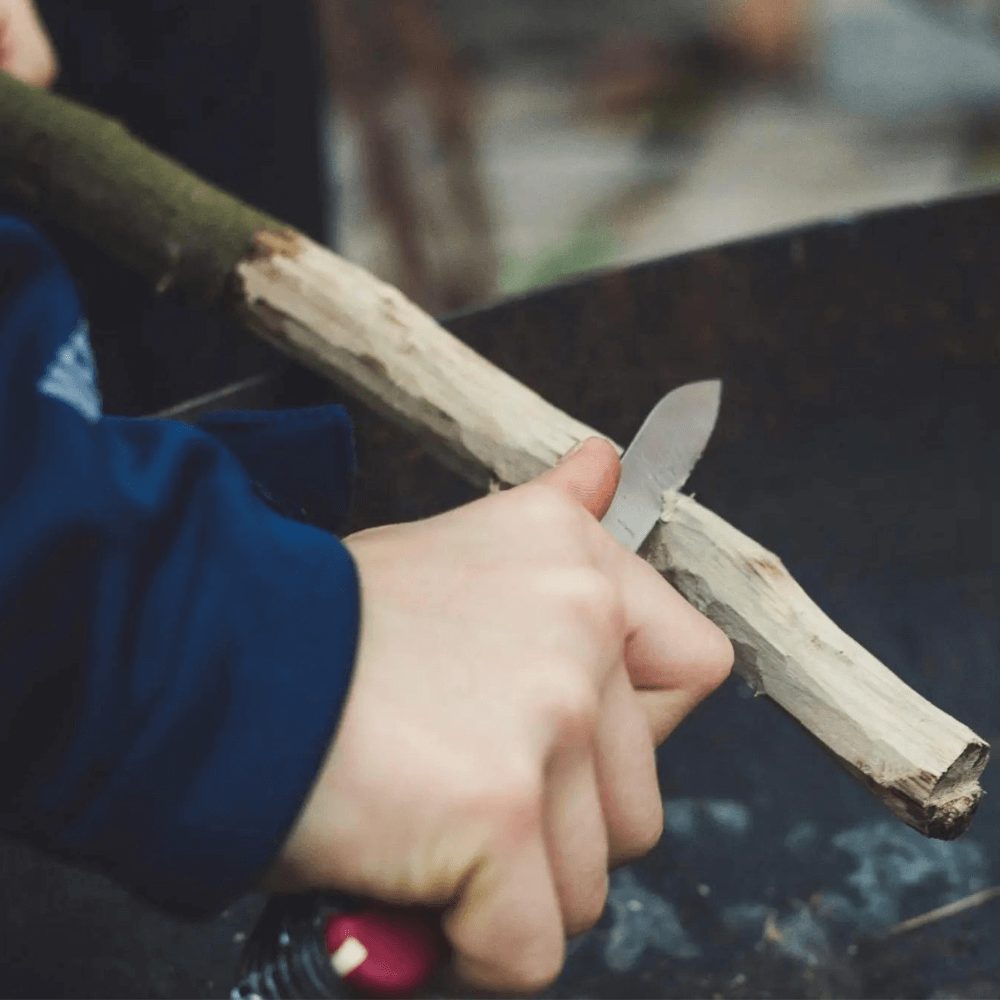 Overleven van de elementen: hoe warm en droog te blijven in een survival kamp